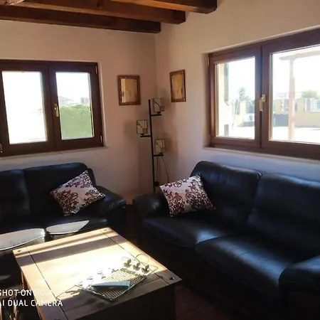 El Salinar En Salamanca. Ideal Familia/grupo Calvarrasa de Abajo