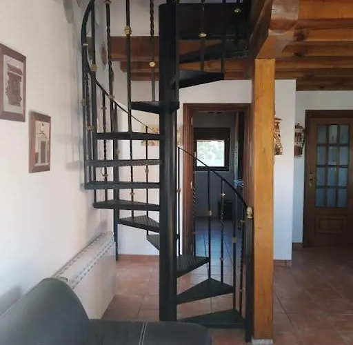 El Salinar En Salamanca. Ideal Familia/grupo Calvarrasa de Abajo