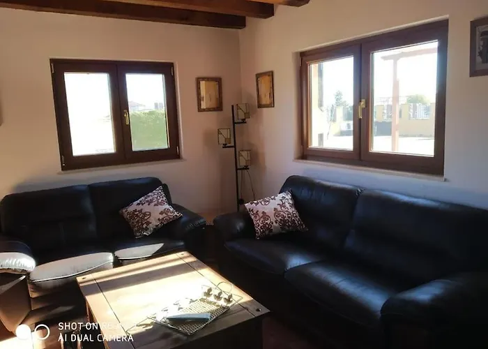 El Salinar En Salamanca. Ideal Familia/grupo Calvarrasa de Abajo