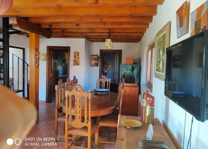 El Salinar En Salamanca. Ideal Familia/grupo Calvarrasa de Abajo