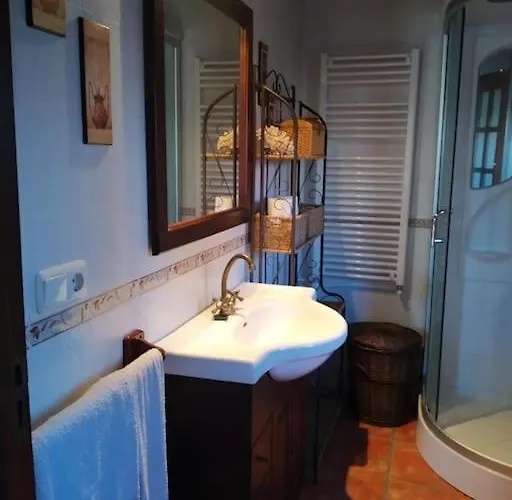 El Salinar En Salamanca. Ideal Familia/grupo Calvarrasa de Abajo